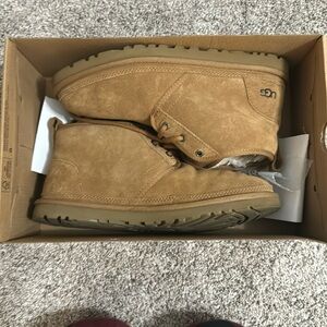 Uggs men nuemel *BARELEY WORN*